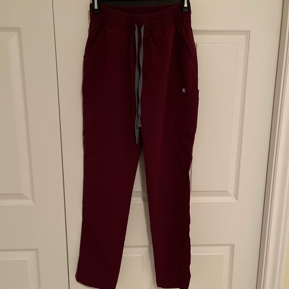 Burgundy FIGS scrub set - Picture 2 of 5